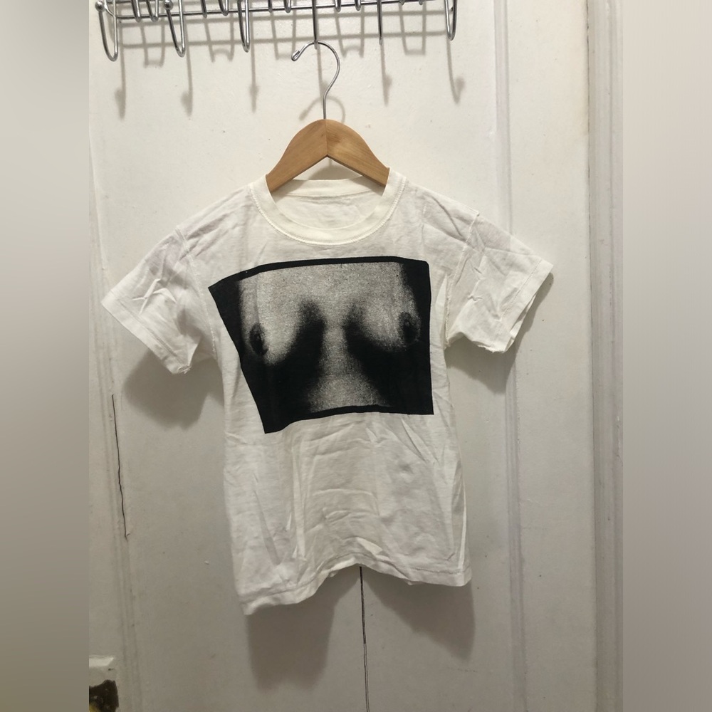 Kate moss graphic boobs t shirt